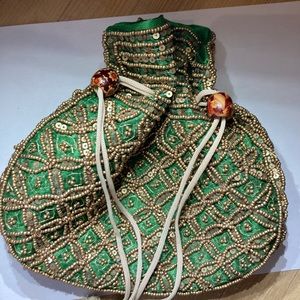 Beaded pouch clutch